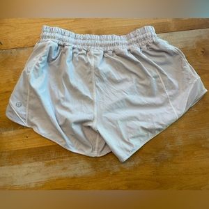 Lululemon Hotty Hot Low-Rise Lined Short 2.5"